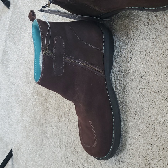 NWT GAP Kids Dark Brown Suede Boots/ Leather Upper. Size 2 - Picture 5 of 14